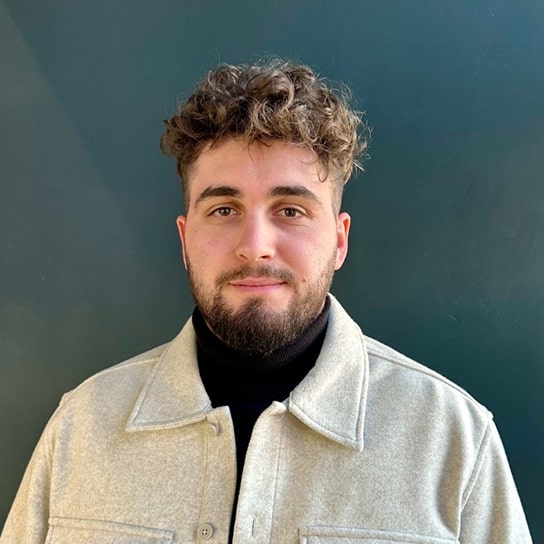 Portrait of Dennis Mollaymeri